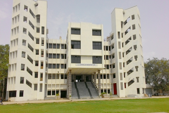 https://cache.careers360.mobi/media/colleges/social-media/media-gallery/17161/2018/12/26/Campus View of LJ School of Architecture Ahmedabad_Campus-View.jpg